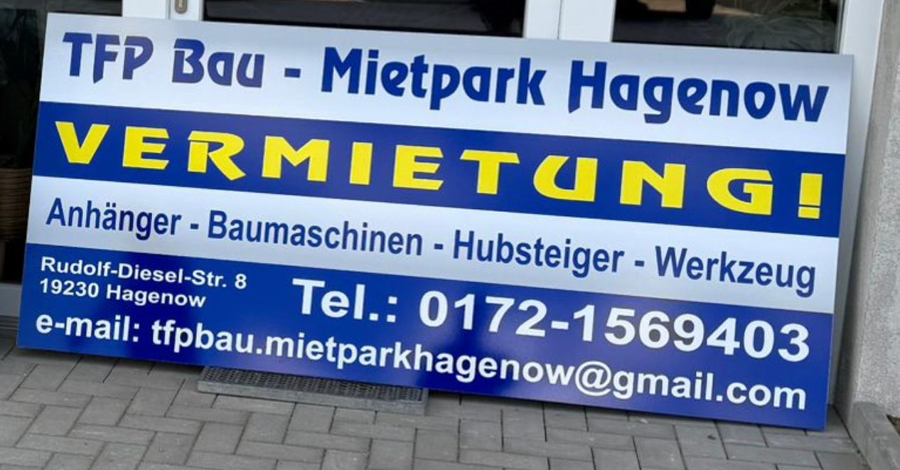 Firmenschild TFP Bau – Mietpark Hagenow: Vermietung von Anhängern, Baumaschinen, Hubsteigern und Werkzeug